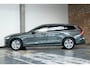 Volvo V60 B4 Essential Edition | Stoelverwarming | Stuurwielverwarming | Parkeersensoren voor + achter | Parkeercamera | BLIS | Lederen Bekleding | Pilot Assist | Google Infotainment