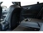 Volvo V60 B4 Essential Edition | Semi Elektrische wegklapbare Trekhaak | Stoelverwarming | Stuurwielverwarming | Parkeersensoren voor + achter | Parkeercamera | BLIS | Lederen Bekleding | Pilot Assist | Google Infotainment