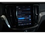 Volvo V60 B4 Essential Edition | Semi Elektrische wegklapbare Trekhaak | Stoelverwarming | Stuurwielverwarming | Parkeersensoren voor + achter | Parkeercamera | BLIS | Lederen Bekleding | Pilot Assist | Google Infotainment