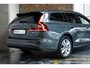 Volvo V60 B4 Essential Edition | Semi Elektrische wegklapbare Trekhaak | Stoelverwarming | Stuurwielverwarming | Parkeersensoren voor + achter | Parkeercamera | BLIS | Lederen Bekleding | Pilot Assist | Google Infotainment