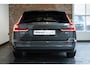 Volvo V60 B4 Essential Edition | Semi Elektrische wegklapbare Trekhaak | Stoelverwarming | Stuurwielverwarming | Parkeersensoren voor + achter | Parkeercamera | BLIS | Lederen Bekleding | Pilot Assist | Google Infotainment