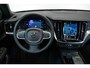 Volvo V60 B4 Essential Edition | Semi Elektrische wegklapbare Trekhaak | Stoelverwarming | Stuurwielverwarming | Parkeersensoren voor + achter | Parkeercamera | BLIS | Lederen Bekleding | Pilot Assist | Google Infotainment