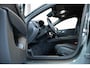 Volvo V60 B4 Essential Edition | Semi Elektrische wegklapbare Trekhaak | Stoelverwarming | Stuurwielverwarming | Parkeersensoren voor + achter | Parkeercamera | BLIS | Lederen Bekleding | Pilot Assist | Google Infotainment