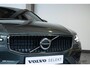 Volvo V60 B4 Essential Edition | Semi Elektrische wegklapbare Trekhaak | Stoelverwarming | Stuurwielverwarming | Parkeersensoren voor + achter | Parkeercamera | BLIS | Lederen Bekleding | Pilot Assist | Google Infotainment