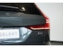 Volvo V60 B4 Essential Edition | Stoelverwarming | Stuurwielverwarming | Parkeersensoren voor + achter | Parkeercamera | BLIS | Lederen Bekleding | Pilot Assist | Google Infotainment