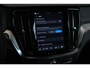 Volvo V60 B4 Essential Edition | Semi Elektrische wegklapbare Trekhaak | Stoelverwarming | Stuurwielverwarming | Parkeersensoren voor + achter | Parkeercamera | BLIS | Lederen Bekleding | Pilot Assist | Google Infotainment