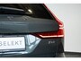 Volvo V60 B4 Essential Edition | Semi Elektrische wegklapbare Trekhaak | Stoelverwarming | Stuurwielverwarming | Parkeersensoren voor + achter | Parkeercamera | BLIS | Lederen Bekleding | Pilot Assist | Google Infotainment