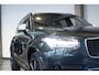 Volvo XC90 T8 Twin Engine AWD R-Design | Dealeronderhouden | Head-Up Display | BLIS | Adaptive Cruise Control | Keyles Entree | Parkeersensoren voor + achter | Parkeercamera | Stoelverwarming | High Performance Audio |