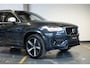 Volvo XC90 T8 Twin Engine AWD R-Design | Dealeronderhouden | Head-Up Display | BLIS | Adaptive Cruise Control | Keyles Entree | Parkeersensoren voor + achter | Parkeercamera | Stoelverwarming | High Performance Audio |