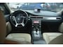 Volvo V70 2.5T Momentum Nederlandse auto 5 cilinder met oa leren bekleding navigatie pdc trekhaak cv ecc cruise control