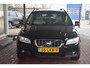 Volvo V70 2.5T Momentum Nederlandse auto 5 cilinder met oa leren bekleding navigatie pdc trekhaak cv ecc cruise control