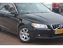 Volvo V70 2.5T Momentum Nederlandse auto 5 cilinder met oa leren bekleding navigatie pdc trekhaak cv ecc cruise control