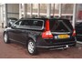 Volvo V70 2.5T Momentum Nederlandse auto 5 cilinder met oa leren bekleding navigatie pdc trekhaak cv ecc cruise control