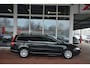 Volvo V70 2.5T Momentum Nederlandse auto 5 cilinder met oa leren bekleding navigatie pdc trekhaak cv ecc cruise control