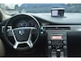 Volvo V70 2.5T Momentum Nederlandse auto 5 cilinder met oa leren bekleding navigatie pdc trekhaak cv ecc cruise control