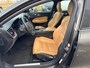 Volvo V60 Cross Country 2.0 T5 AWD Pro | Panoramadak | Head Up Display | Adaptieve Cruise Control | Dode Hoek Detectie | Standkachel |