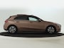Mercedes-Benz A-klasse 200 Business Solution | Panoramadak | Stoelverwarming | LED | Car Play | Parkeerpakket met Camera | Inclusief 24 maanden Mercedes-Benz Certified garantie voor Europa.