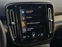 Volvo XC40 Plug-in Hybrid T5 R-Design | Panoramadak | 20" velgen | Stoel- en stuurverwarming | 360 camera | Voorruitverwarming | Elektrische stoelverstelling | Navigatie | Cruise control | Parkeersensoren voor + achter | Apple Carplay / Android Auto | Draadloze telefoonlader |