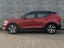 Volvo XC40 Plug-in Hybrid T5 R-Design | Panoramadak | 20" velgen | Stoel- en stuurverwarming | 360 camera | Voorruitverwarming | Elektrische stoelverstelling | Navigatie | Cruise control | Parkeersensoren voor + achter | Apple Carplay / Android Auto | Draadloze telefoonlader |