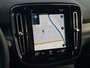 Volvo XC40 Plug-in Hybrid T5 R-Design | Panoramadak | 20" velgen | Stoel- en stuurverwarming | 360 camera | Voorruitverwarming | Elektrische stoelverstelling | Navigatie | Cruise control | Parkeersensoren voor + achter | Apple Carplay / Android Auto | Draadloze telefoonlader |