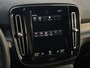 Volvo XC40 Plug-in Hybrid T5 R-Design | Panoramadak | 20" velgen | Stoel- en stuurverwarming | 360 camera | Voorruitverwarming | Elektrische stoelverstelling | Navigatie | Cruise control | Parkeersensoren voor + achter | Apple Carplay / Android Auto | Draadloze telefoonlader |