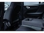 Volvo XC40 B4 Plus Dark | Verwarmde Voorstoelen en Stuurwiel | Semi- Elektrische Trekhaak | Verwarmbare Voorruit | Achteruitrijcamera | Harman Kardon Premium Audio | Keyless Entry en Start
