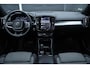 Volvo XC40 B4 Plus Dark | Verwarmde Voorstoelen en Stuurwiel | Semi- Elektrische Trekhaak | Verwarmbare Voorruit | Achteruitrijcamera | Harman Kardon Premium Audio | Keyless Entry en Start