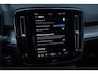 Volvo XC40 B4 Plus Dark | Verwarmde Voorstoelen en Stuurwiel | Semi- Elektrische Trekhaak | Verwarmbare Voorruit | Achteruitrijcamera | Harman Kardon Premium Audio | Keyless Entry en Start