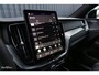 Volvo XC60 2.0 T8 Plug-in hybrid AWD Plus Black Edition | Luchtvering | Harman Kardon | Adaptieve cruise | Panorama dak | Nieuw |