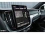 Volvo XC60 2.0 T8 Plug-in hybrid AWD Plus Black Edition | Luchtvering | Harman Kardon | Adaptieve cruise | Panorama dak | Nieuw |