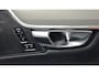Volvo V90 2.0 T6 Phev AWD Plus 19” Wielen - Panoramadak - Trekhaak – Harman Kardon Audio -  Camera achter - Climate - Privacy Glass – Zwart lederen Interieur – Electrisch bedienbare voorstoelen met memory- Achterbank verwarming - Voorruit verwarming