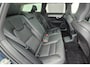 Volvo V90 2.0 T6 Phev AWD Plus 19” Wielen - Panoramadak - Trekhaak – Harman Kardon Audio -  Camera achter - Climate - Privacy Glass – Zwart lederen Interieur – Electrisch bedienbare voorstoelen met memory- Achterbank verwarming - Voorruit verwarming
