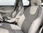 Volvo V40 2.0 T3 Momentum / Navigatie / Trekhaak / Cruise Control / Led Verlichting / 18 Inch LMV / Climate Control / Parkeersensoren / Verwarmde Stoelen / Telefoon / Compleet Dealer Onderhouden.