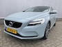 Volvo V40 2.0 T3 Momentum / Navigatie / Trekhaak / Cruise Control / Led Verlichting / 18 Inch LMV / Climate Control / Parkeersensoren / Verwarmde Stoelen / Telefoon / Compleet Dealer Onderhouden.