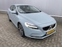 Volvo V40 2.0 T3 Momentum / Navigatie / Trekhaak / Cruise Control / Led Verlichting / 18 Inch LMV / Climate Control / Parkeersensoren / Verwarmde Stoelen / Telefoon / Compleet Dealer Onderhouden.