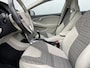 Volvo V40 2.0 T3 Momentum / Navigatie / Trekhaak / Cruise Control / Led Verlichting / 18 Inch LMV / Climate Control / Parkeersensoren / Verwarmde Stoelen / Telefoon / Compleet Dealer Onderhouden.
