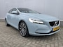 Volvo V40 2.0 T3 Momentum / Navigatie / Trekhaak / Cruise Control / Led Verlichting / 18 Inch LMV / Climate Control / Parkeersensoren / Verwarmde Stoelen / Telefoon / Compleet Dealer Onderhouden.