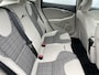 Volvo V40 2.0 T3 Momentum / Navigatie / Trekhaak / Cruise Control / Led Verlichting / 18 Inch LMV / Climate Control / Parkeersensoren / Verwarmde Stoelen / Telefoon / Compleet Dealer Onderhouden.