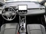 Toyota Corolla Cross 2.0 HYBRID 184PK FIRST-EDITION BLIND-SPOT EL-ACHTERKLEP LM-VELGEN KEYLESS PARK-SENSOREN STOELVERW DRAADLOOS-LADEN AD-CRUISE BLUETOOTH