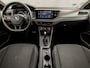 Volkswagen Polo 1.0 TSI Sportline Automaat (APPLE CARPLAY, GROOT NAVI, LM VELGEN, SPORTSTOELEN, PARKEERSENSOREN, ADAPTIVE CRUISE, NIEUWSTAAT)