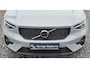 Volvo XC40 2.0 B4 Ultra Dark MY 2026 - 19” Wielen - Panoramadak -  Harman Kardon Audio - Lighting - 360 Cam - Climate - Privacy Glass – R980 Interieur – voorruit verwarming – Power seats met memory