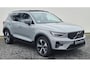 Volvo XC40 2.0 B4 Ultra Dark MY 2026 - 19” Wielen - Panoramadak -  Harman Kardon Audio - Lighting - 360 Cam - Climate - Privacy Glass – R980 Interieur – voorruit verwarming – Power seats met memory