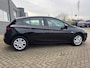 Opel Astra 1.0 Business+ met parkeersensoren en navigatie en cruise controle en bluetooth telefoon / media