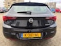 Opel Astra 1.0 Business+ met parkeersensoren en navigatie en cruise controle en bluetooth telefoon / media