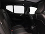 Volvo XC40 Recharge P8 AWD R-Design / Pan. dak / Trekhaak / Elektr. bed. stoelen / 20" / Harman Kardon / Stoel+stuurwielverwarming/ Privacy glass / 360 camera