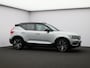 Volvo XC40 Recharge P8 AWD R-Design / Pan. dak / Trekhaak / Elektr. bed. stoelen / 20" / Harman Kardon / Stoel+stuurwielverwarming/ Privacy glass / 360 camera