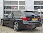 BMW 3-Serie Touring 320i Edition M Sport Shadow Executive | Navigatie | LM Velgen 19" | Elektrisch Glazen Panoramadak | Voorstoelen Verwarmd | Lederen Bekleding | PDC Voor en Achter | Cruise Control |