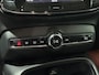 Volvo XC40 2.0 T4 Momentum Pro Automaat / Navigatie full map / Cruise control / Climate control / Parkeer sensoren