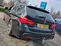 BMW 3-Serie Touring 320i 184pk Automaat Edition M-Sport | Origineel NL | Apple Carplay | Navi | Clima | Cruise | Leder+Stoelverwarming | Led Koplampen | Pdc V+A+Assist+Camera | Privacy Glass | 18''lm | Trekhaak