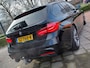 BMW 3-Serie Touring 320i 184pk Automaat Edition M-Sport | Origineel NL | Apple Carplay | Navi | Clima | Cruise | Leder+Stoelverwarming | Led Koplampen | Pdc V+A+Assist+Camera | Privacy Glass | 18''lm | Trekhaak
